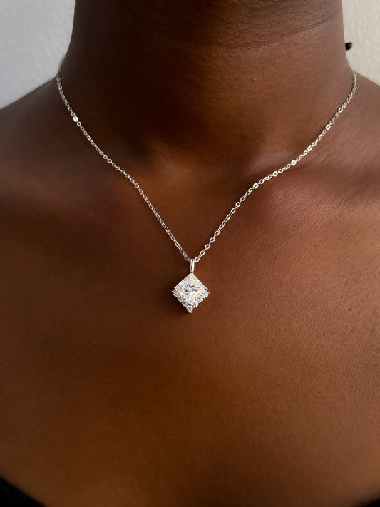 The Ara Moissanite Necklace